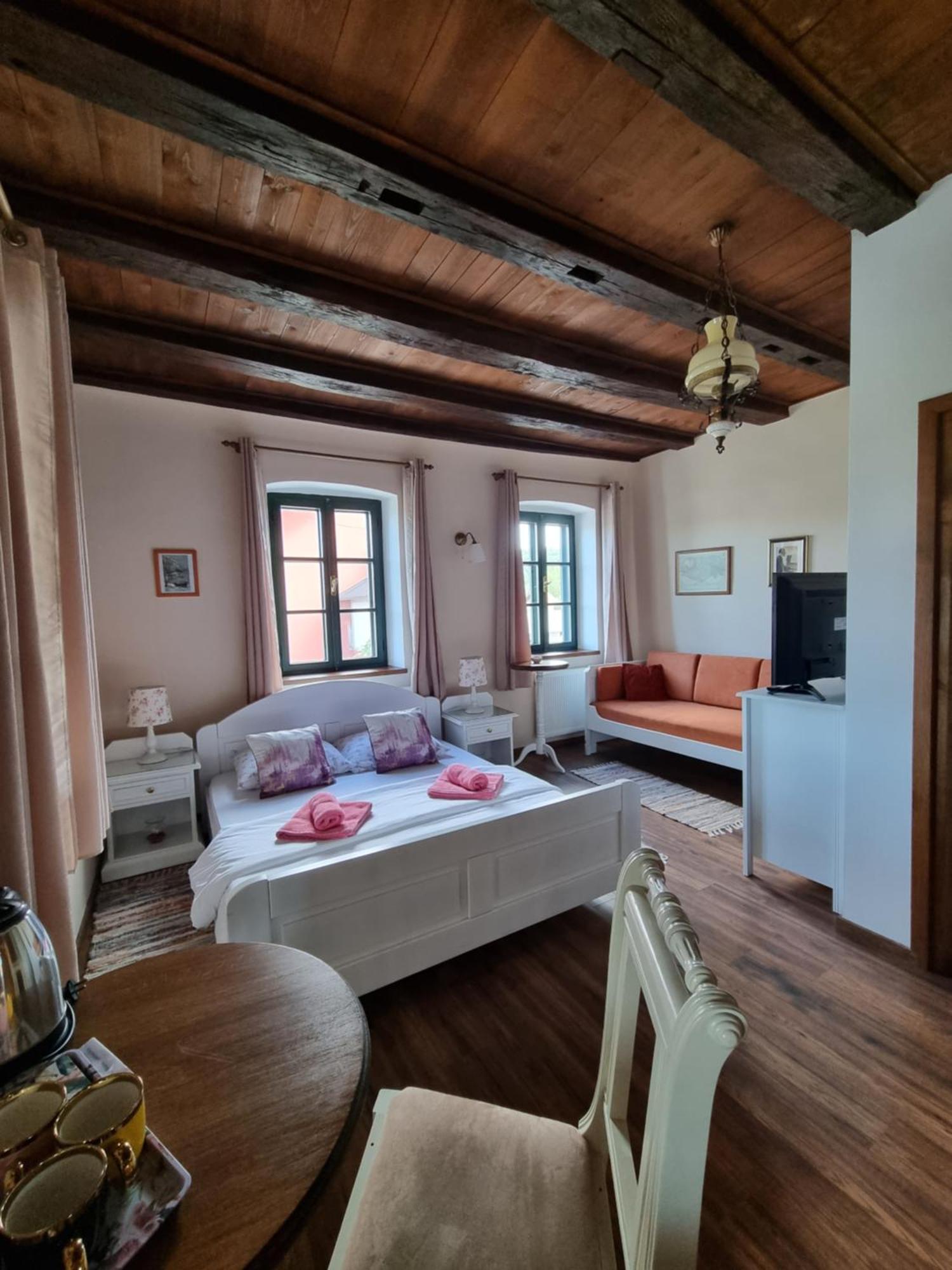 Taverna 1860 Rooms & Apartments Donja Zelina Pokoj fotografie